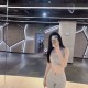 来健身房的美女不是秀身材，就是看帅哥